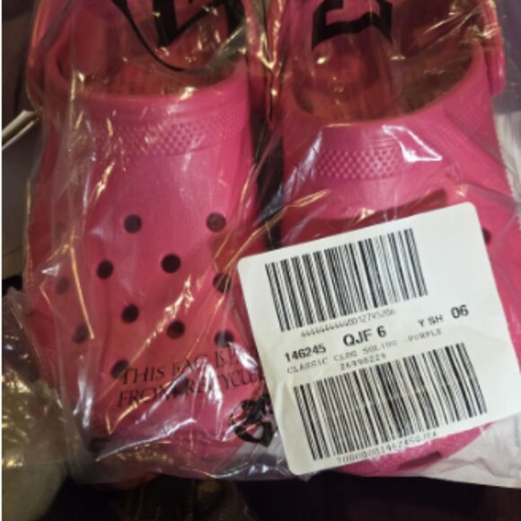 CROCS Classic Solid Clogs Pink Crush Size 7 - Picture 2 of 3